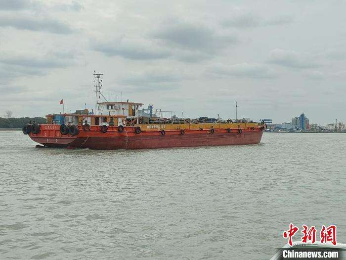 守護“油瓶子”安全 上海閔行多舉措保障黃浦江食用油運輸暢通
