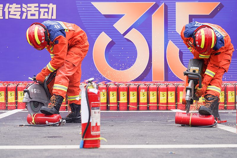 “3.15”前夕 哈爾濱消防集中銷毀劣質(zhì)消防器材