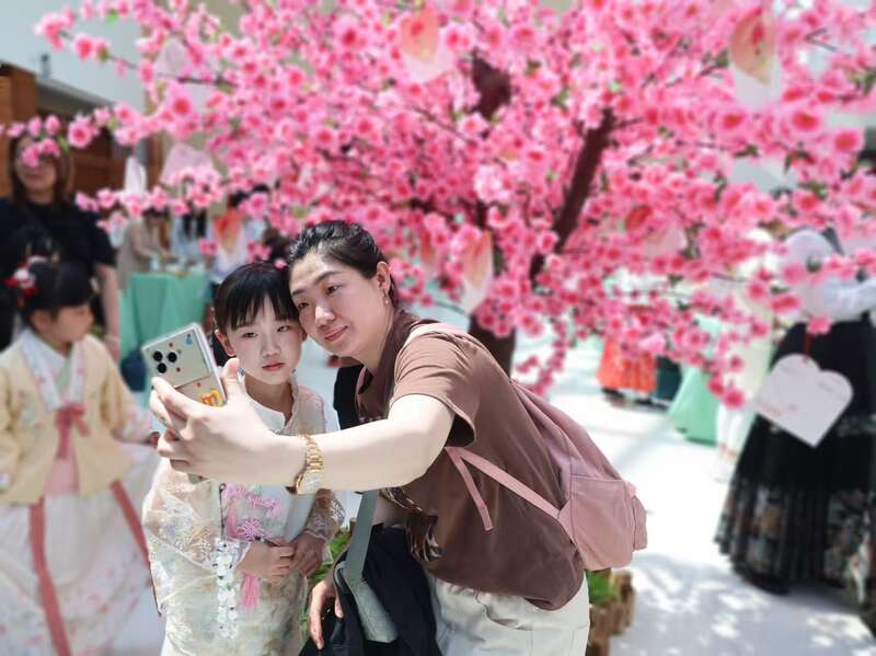 PG电子入口母亲节 京津冀三地少年儿童以茶会友 传递感恩(图2)