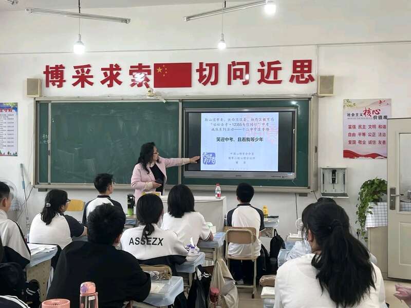 团辽宁省鞍山市委开展“轻松备考·12355与你同行”中考减压