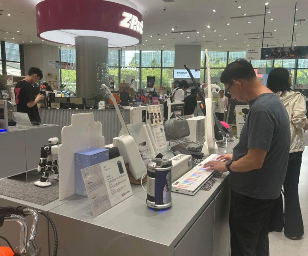 WAIC开幕在即！在上海街头当机器人递给我一杯咖啡(图4)