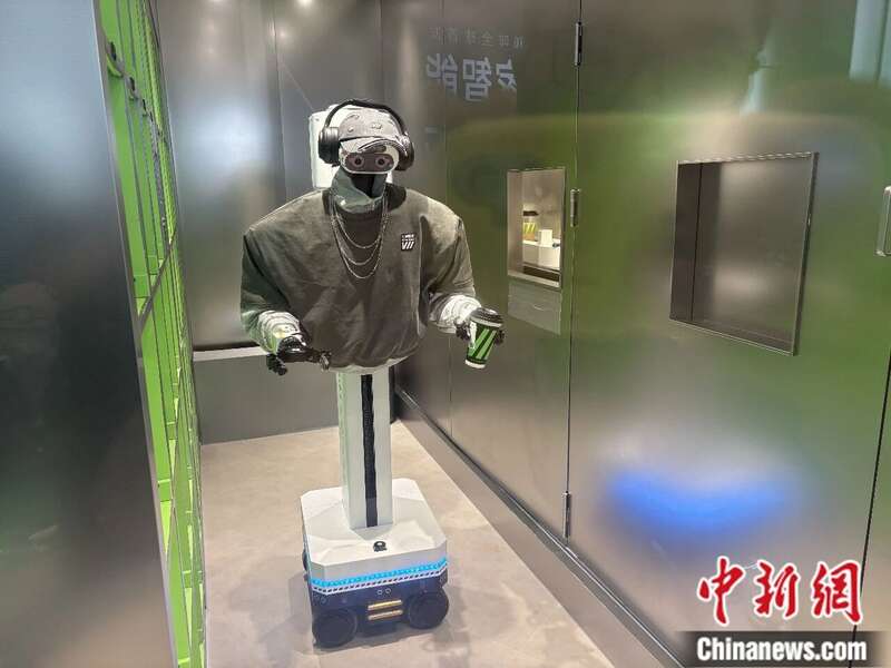 机器人在北京“上班”：30秒出咖啡、50道菜随便点(图2)