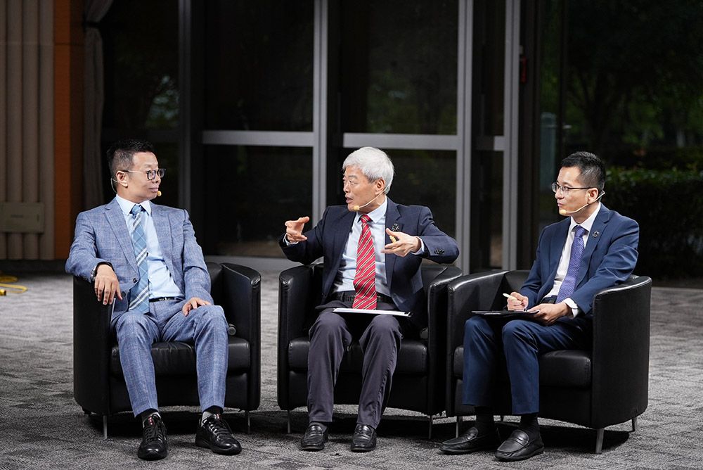 AI时代大学站在变革的风口上——陆丹博士在对话席酉民教授前的教育演讲(图1)