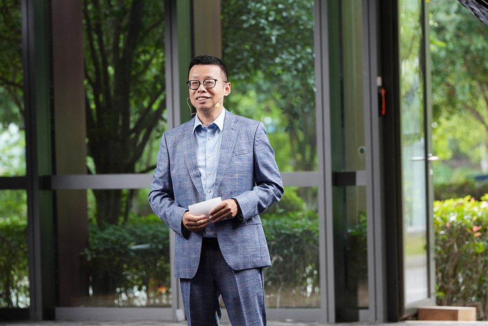AI时代大学站在变革的风口上——陆丹博士在对话席酉民教授前的教育演讲(图2)